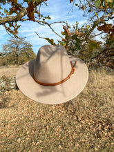 Load image into Gallery viewer, Reese Medium Brim Hat - Taupe
