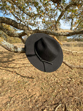 Load image into Gallery viewer, Reese Medium Brim Hat - Black
