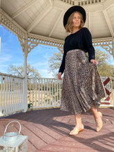 Load image into Gallery viewer, Lucy Leopard Pleated Midi Skirt
